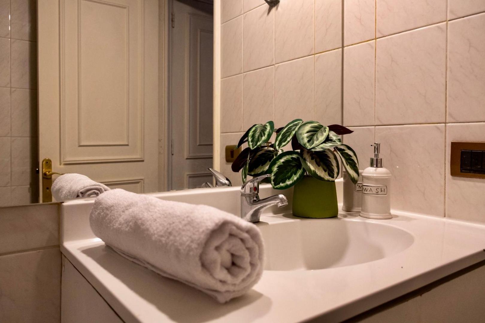 Departamento Para 2 Con Piscina Las Condes * Santiago